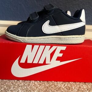 Nike Kids Royal Blue Sneakers with White Swoosh Sneakers Size 7 W/ Original Box